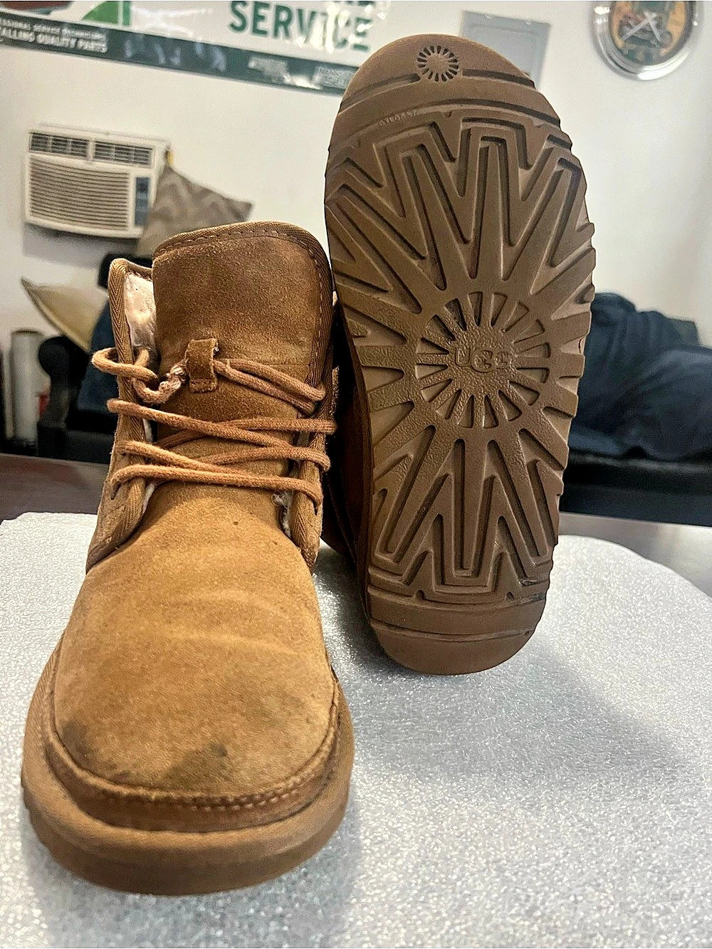 UGG - Picture 3 of 4
